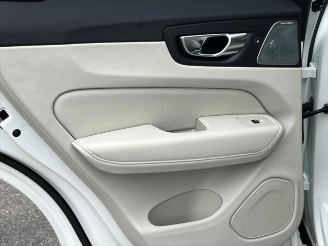 2023 Volvo XC60 B6 Ultimate Dark Theme