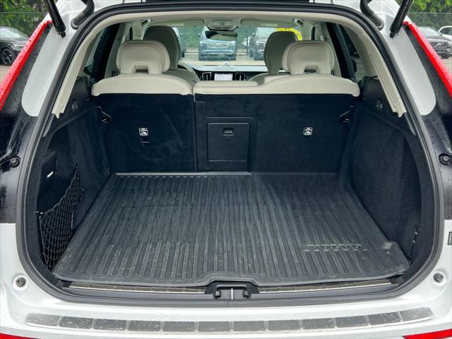 2023 Volvo XC60 B6 Ultimate Dark Theme