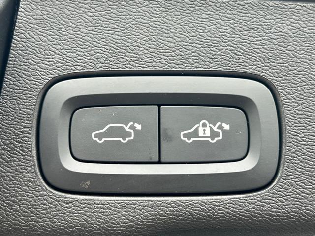 2023 Volvo XC60 B6 Ultimate Dark Theme