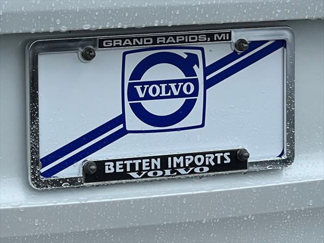 2023 Volvo XC60 B6 Ultimate Dark Theme