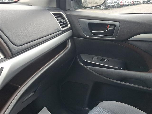 2015 Toyota Highlander LE V6