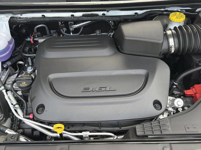 2027 Chrysler Pacifica Select