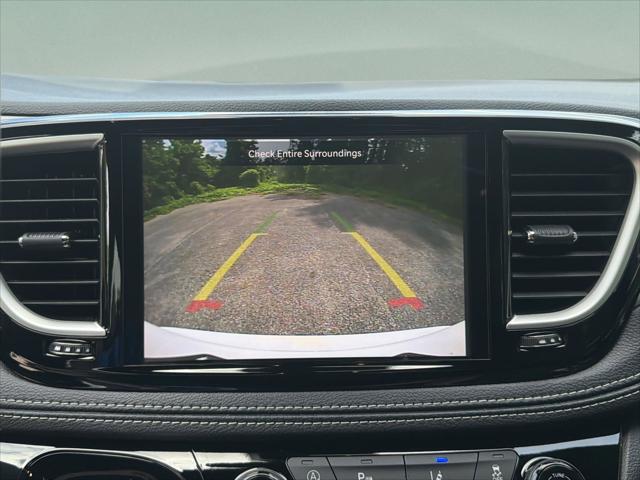 2027 Chrysler Pacifica Select