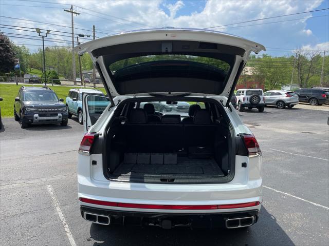 2024 Volkswagen Atlas Cross Sport 2.0T SEL R-Line