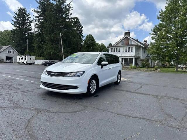 2017 Chrysler Pacifica Touring for sale in Newark, OH