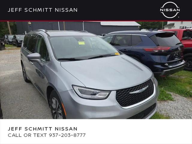 2021 Chrysler Pacifica Hybrid Touring L for sale near Beavercreek, OH