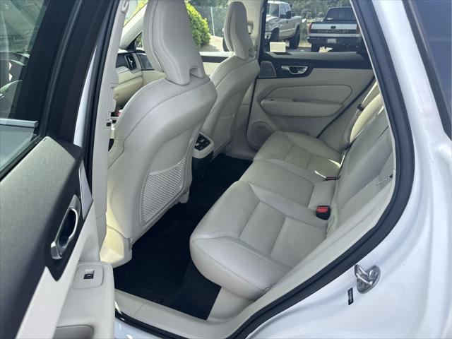 2022 Volvo XC60 B5 Inscription