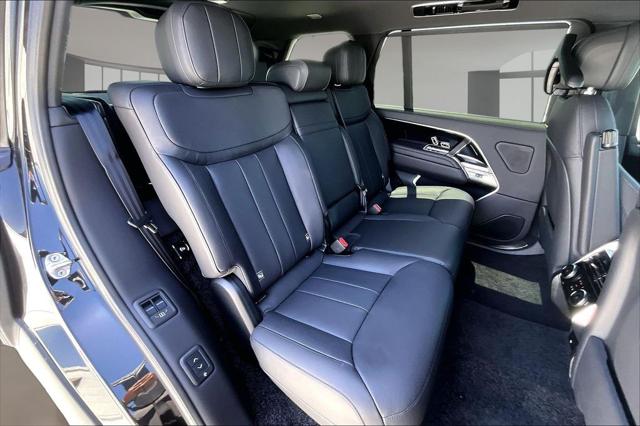 2026 Land Rover Range Rover P400 SE 7 Seat