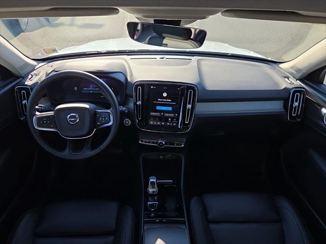 2025 Volvo XC40 B5 Plus Dark Theme