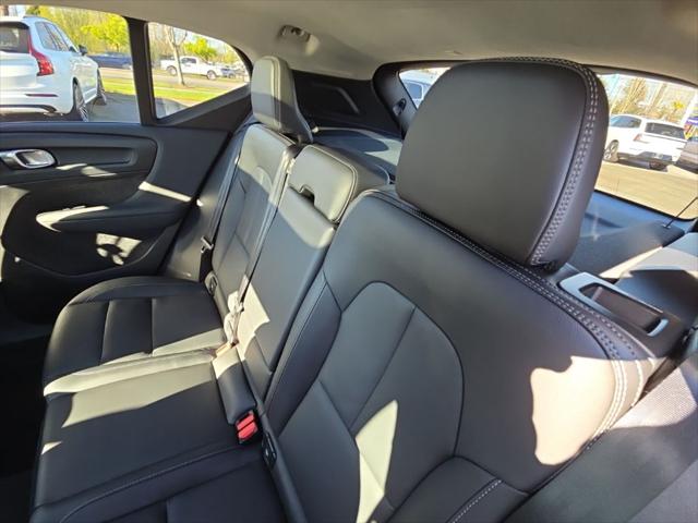 2025 Volvo XC40 B5 Plus Dark Theme