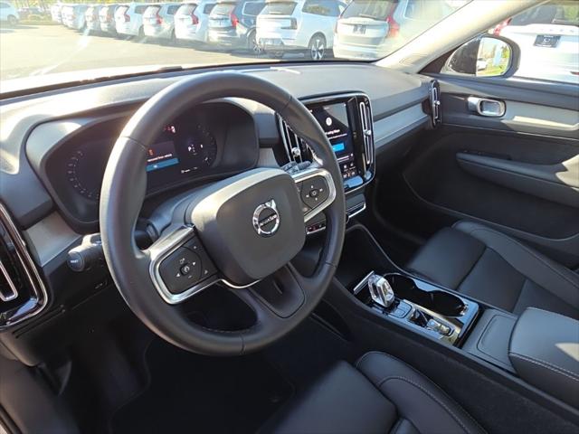 2025 Volvo XC40 B5 Plus Dark Theme