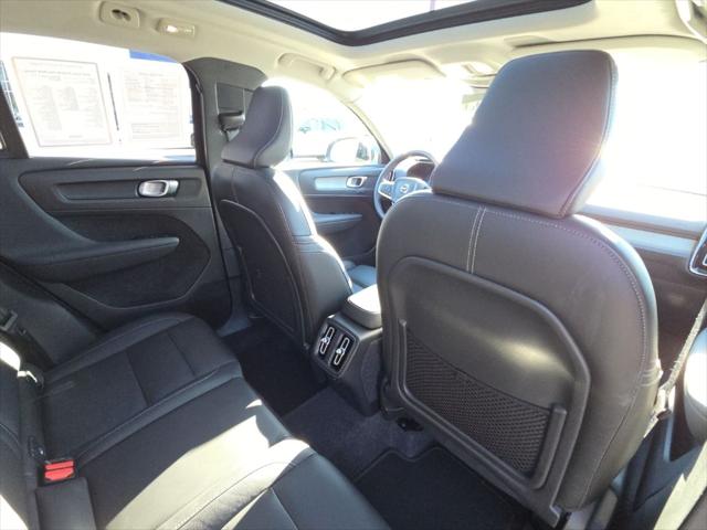 2025 Volvo XC40 B5 Plus Dark Theme