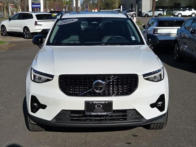 2025 Volvo XC40 B5 Plus Dark Theme