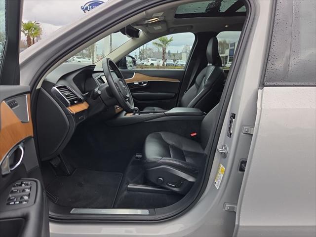 2023 Volvo XC90 Recharge T8 Plus Dark Theme 7-Seater