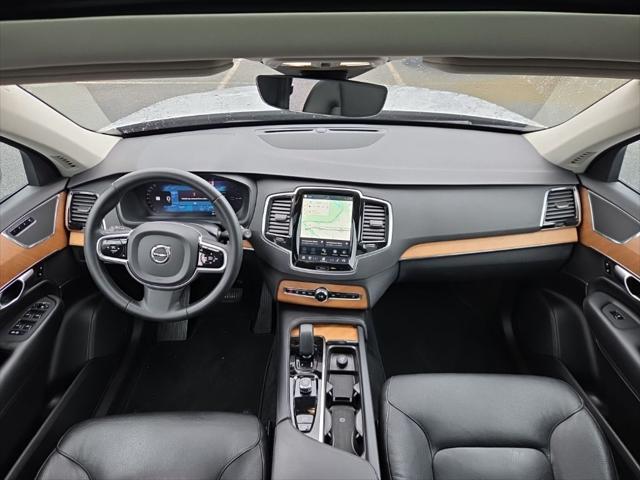 2023 Volvo XC90 Recharge T8 Plus Dark Theme 7-Seater