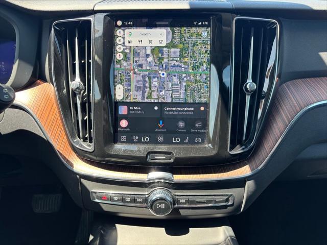 2024 Volvo XC60 B5 Plus Dark Theme