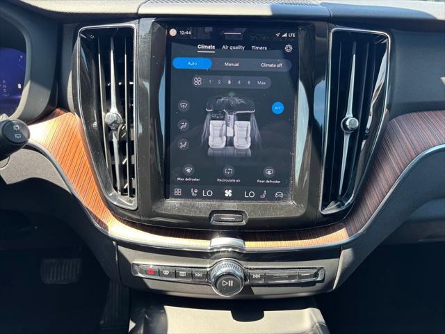 2024 Volvo XC60 B5 Plus Dark Theme
