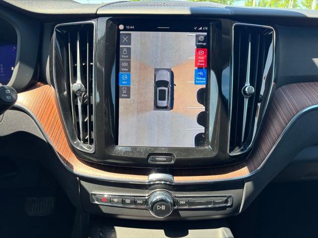 2024 Volvo XC60 B5 Plus Dark Theme