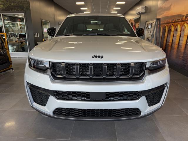 2026 Jeep Grand Cherokee GRAND CHEROKEE LAREDO ALTITUDE 4X4 2026 Jeep Grand Cherokee GRAND CHEROKEE LAREDO ALTITUDE 4X4
