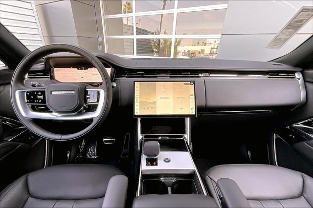 2026 Land Rover Range Rover P530 SE 7 Seat