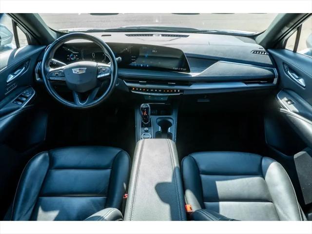 2025 Cadillac XT4 FWD Premium Luxury