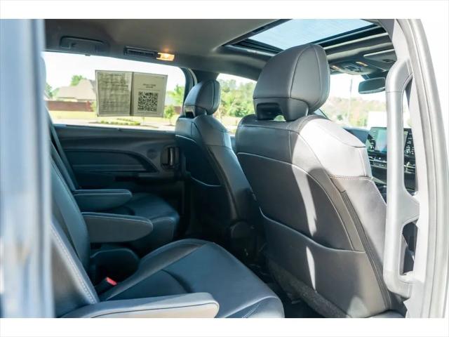 2024 Toyota Sienna Woodland Edition