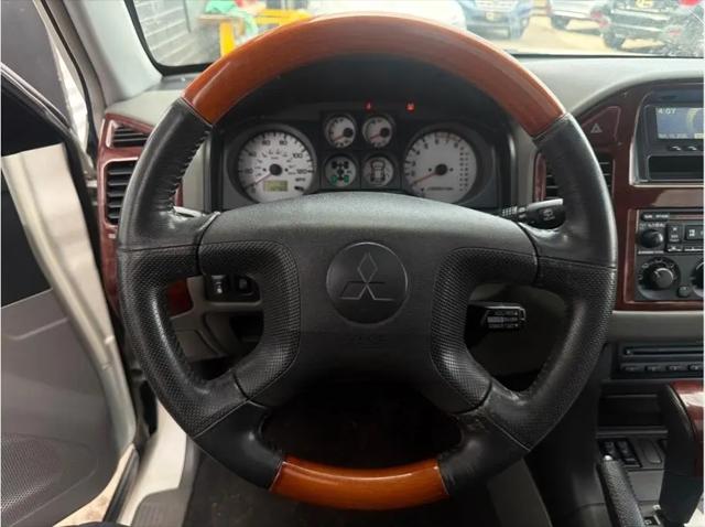 2004 Mitsubishi Montero XLS