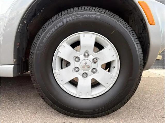 2004 Mitsubishi Montero XLS
