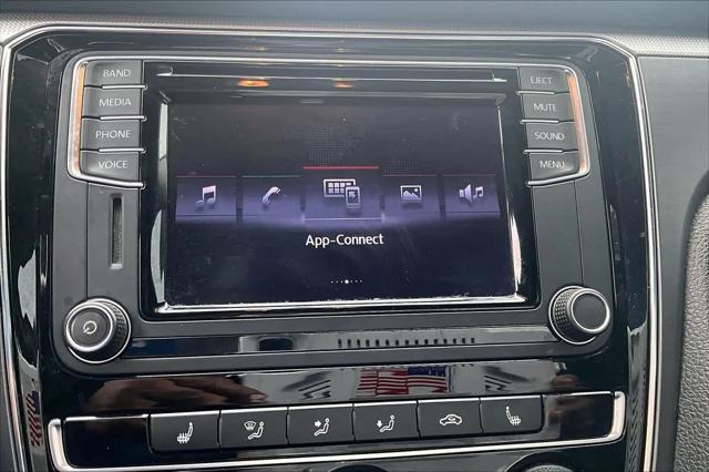 2017 Volkswagen Passat 1.8T R-Line