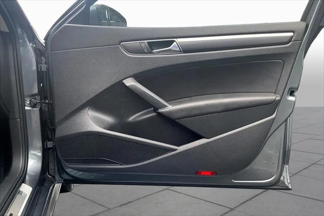 2017 Volkswagen Passat 1.8T R-Line