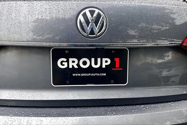 2017 Volkswagen Passat 1.8T R-Line