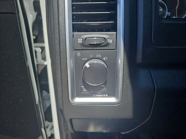 2022 Ram 1500 Classic SLT Crew Cab 4x4 5'7" Box