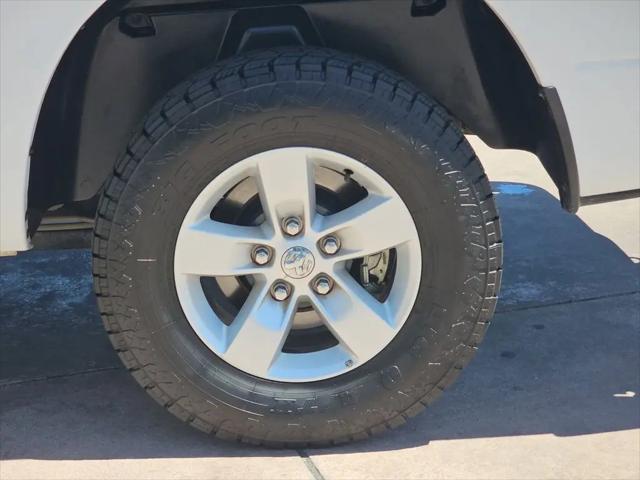 2022 Ram 1500 Classic SLT Crew Cab 4x4 5'7" Box