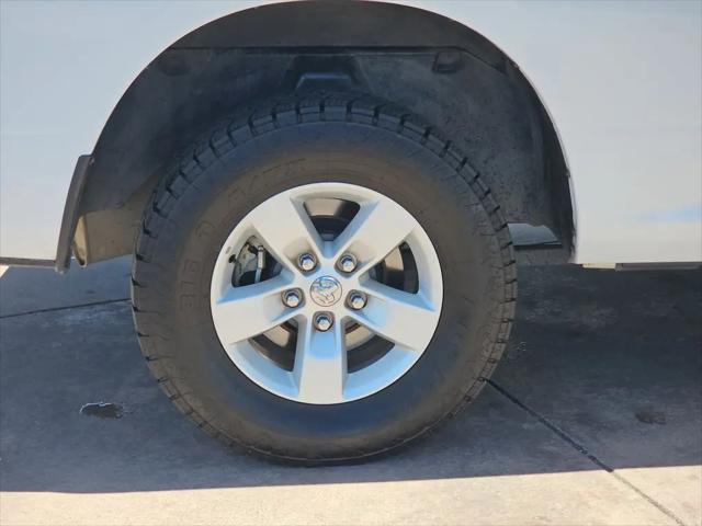 2022 Ram 1500 Classic SLT Crew Cab 4x4 5'7" Box
