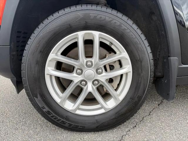 2023 Jeep Grand Cherokee L Laredo 4x4