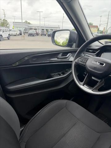 2023 Jeep Grand Cherokee L Laredo 4x4