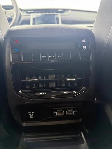 2023 Jeep Grand Cherokee L Laredo 4x4