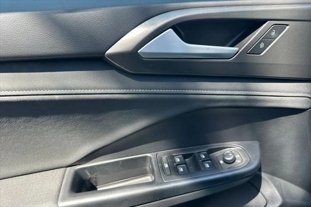 2026 Volkswagen Taos SE Black