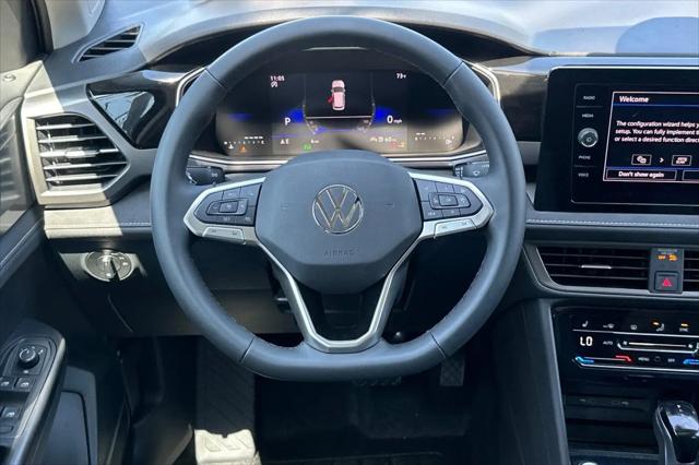 2026 Volkswagen Taos SE Black