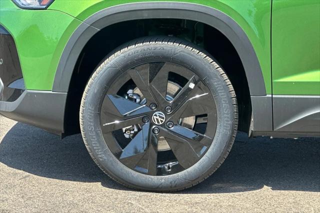 2026 Volkswagen Taos SE Black