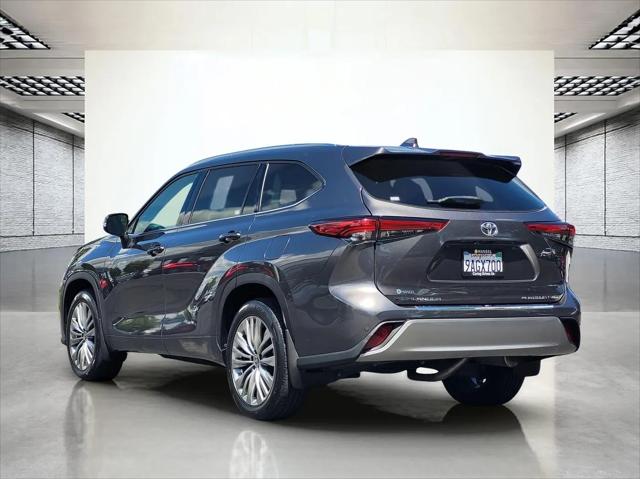2022 Toyota Highlander Platinum