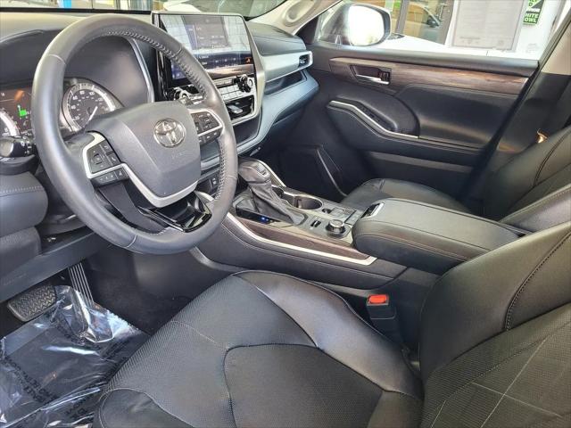 2022 Toyota Highlander Platinum