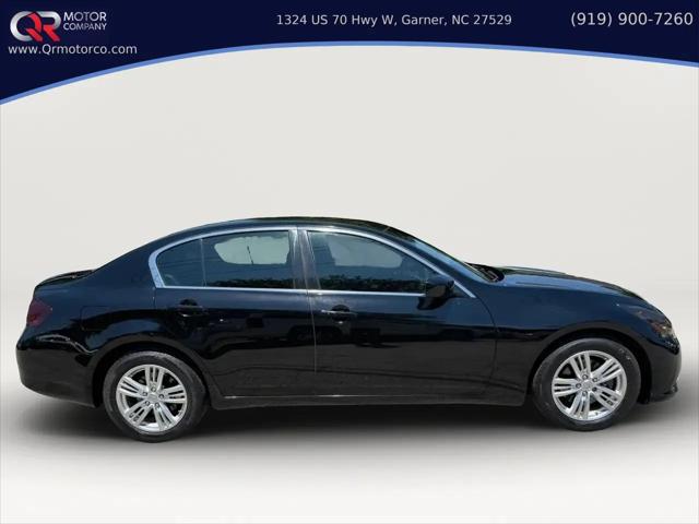 2015 INFINITI Q40 Standard