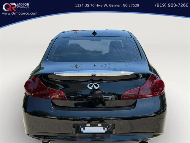 2015 INFINITI Q40 Standard