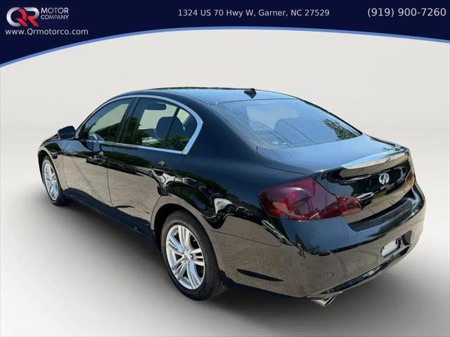 2015 INFINITI Q40 Standard