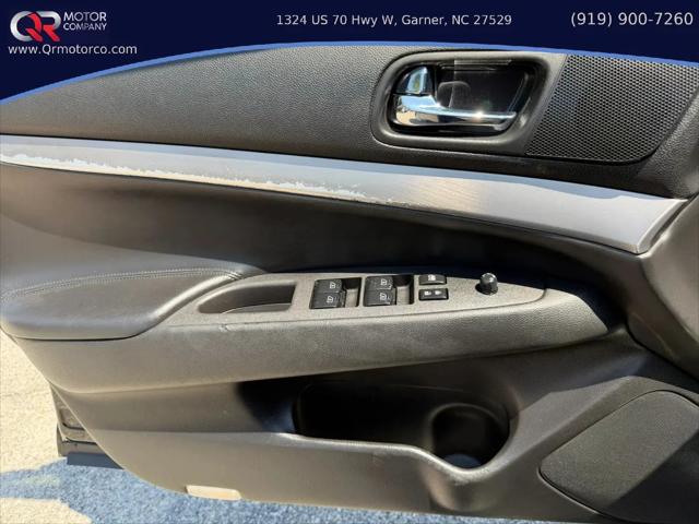 2015 INFINITI Q40 Standard