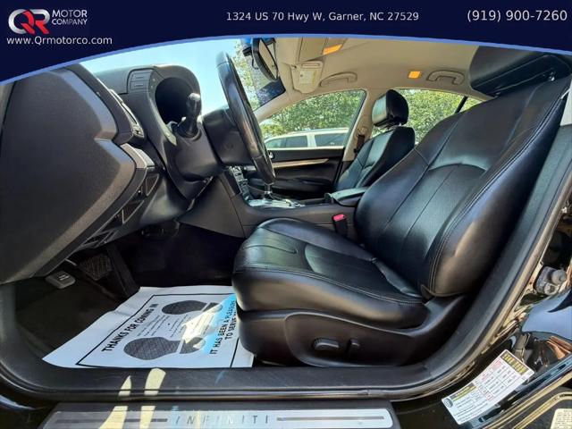 2015 INFINITI Q40 Standard