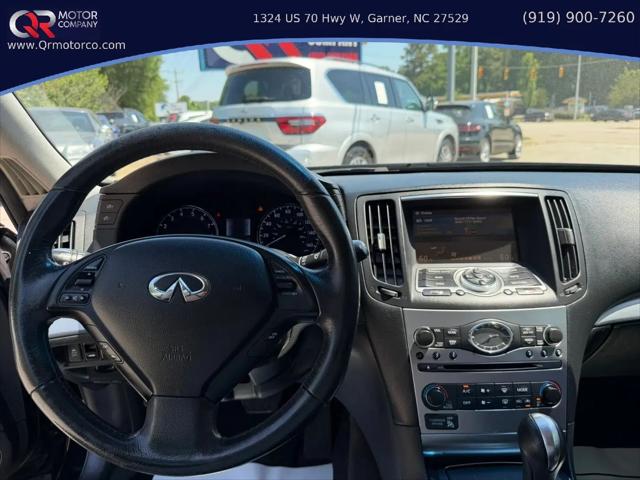 2015 INFINITI Q40 Standard