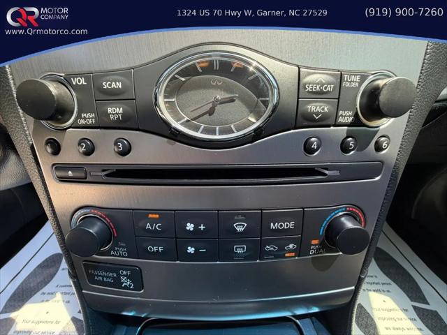 2015 INFINITI Q40 Standard