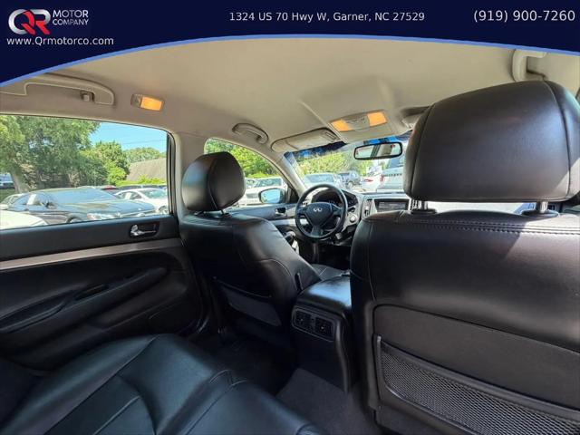 2015 INFINITI Q40 Standard